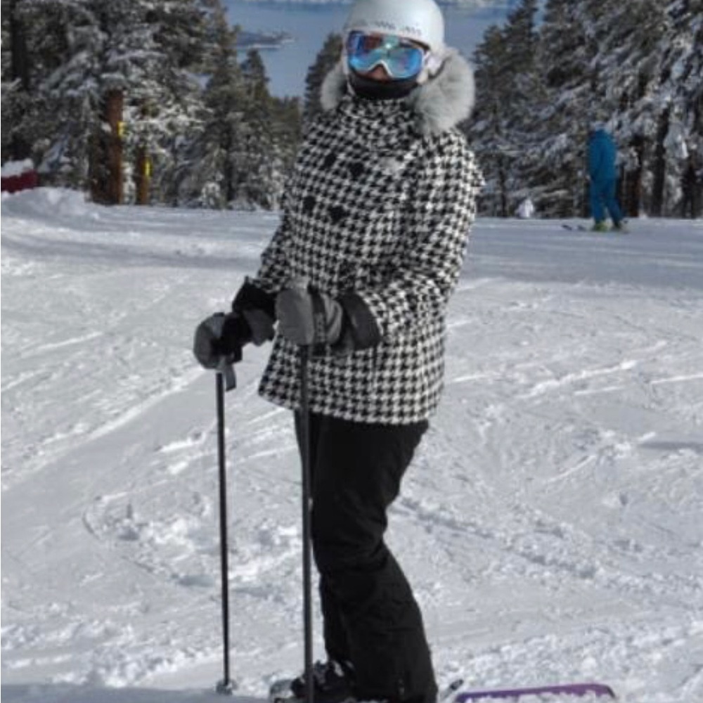 North Face Insulated Women’s Ski Jacket Size L in classic houndstooth pattern!